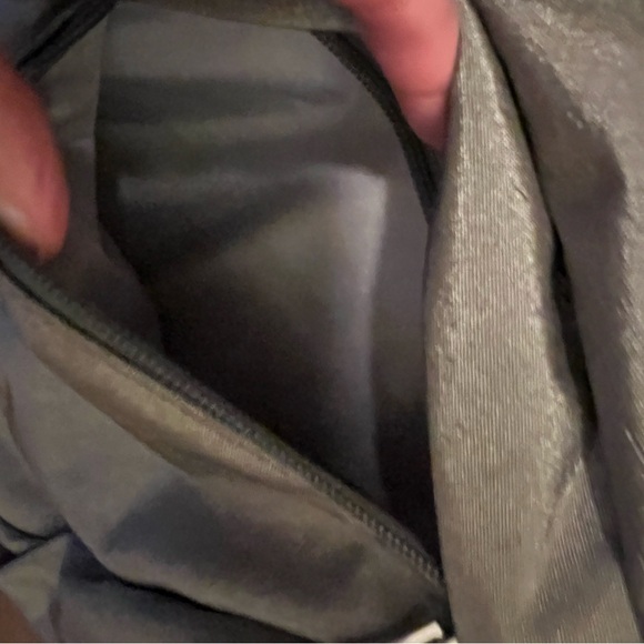 Bagallini Sling Bag - Picture 5 of 8